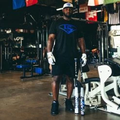 2023 Louisville Slugger Everett Williams 2.0 12" USSSA Slowpitch Softball Bat: WBL2738010 -Baseball Promotions Shop 2023 Louisville Slugger Everett Williams Pass Em Out Slowpitch Softball bat Lifestyle 3